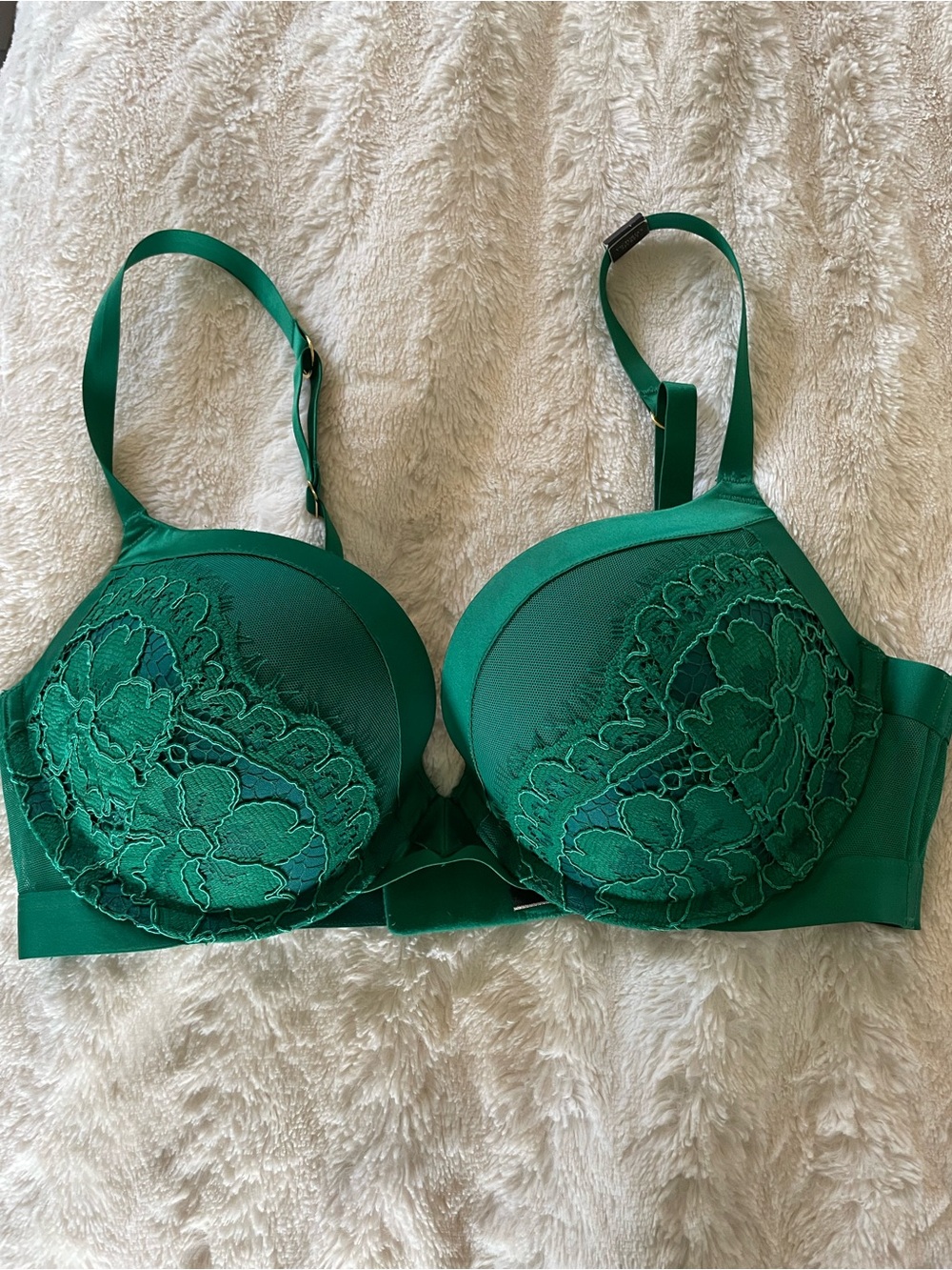 Victoria's Secret Emerald Green Lace Underwire Bra
